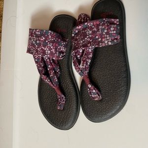 Sanuk yoga sling  sandals